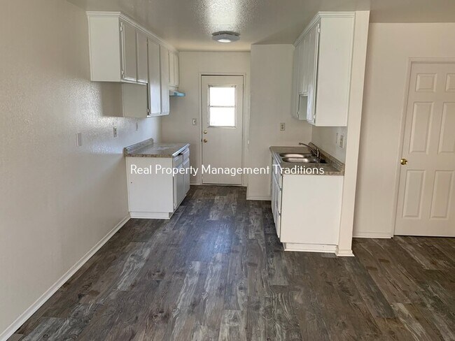 2537 Diamond St in Rosamond, CA - Building Photo - Building Photo