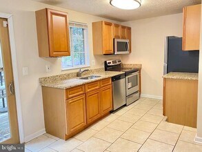 10334 Apple Ridge Rd in Gaithersburg, MD - Building Photo - Building Photo
