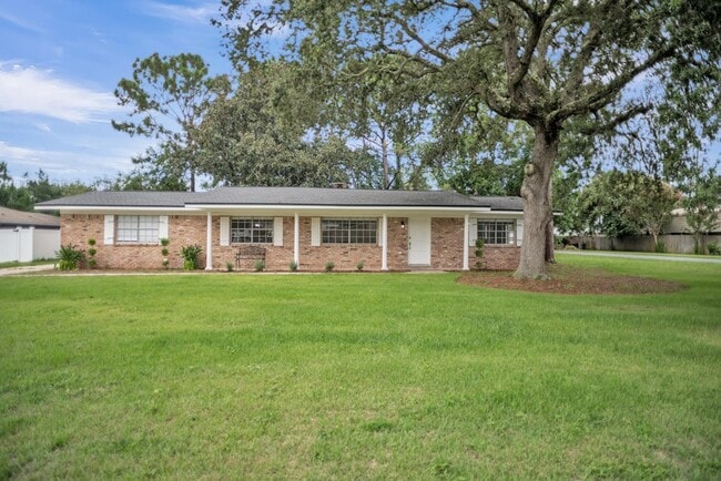 19 Magnolia Ave