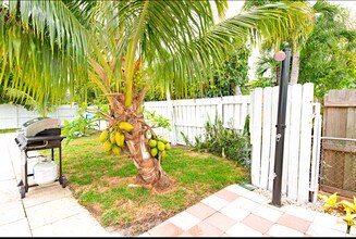 1413 Crest Dr in Lake Worth Beach, FL - Building Photo - Building Photo
