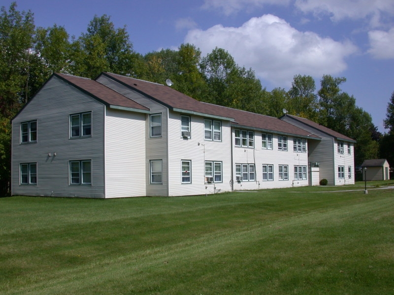 Pine Manor in Alburgh, VT - Foto de edificio