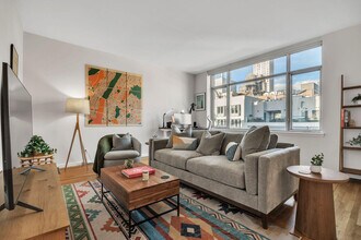 120 W 21st St in New York, NY - Foto de edificio - Building Photo