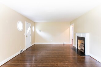 2512 Gardiner Ln in Louisville, KY - Building Photo - Building Photo