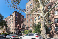 321-343 Ovington Ave in Brooklyn, NY - Foto de edificio - Building Photo