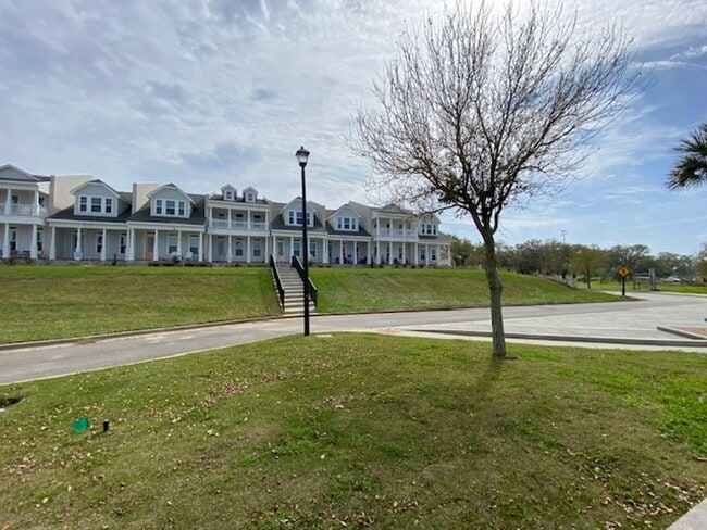 3004 Dock St in Pascagoula, MS - Building Photo - Building Photo