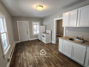 1712 Main St, Unit 2 in Anderson, IN - Foto de edificio - Building Photo