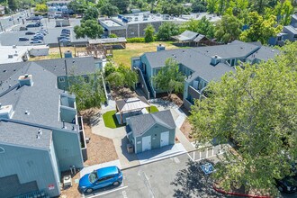 Village Pointe Apartments in Carmichael, CA - Building Photo - Building Photo