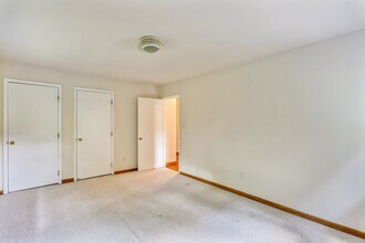 10412 Montrose Ave, Unit Apt 202 in Bethesda, MD - Building Photo - Building Photo