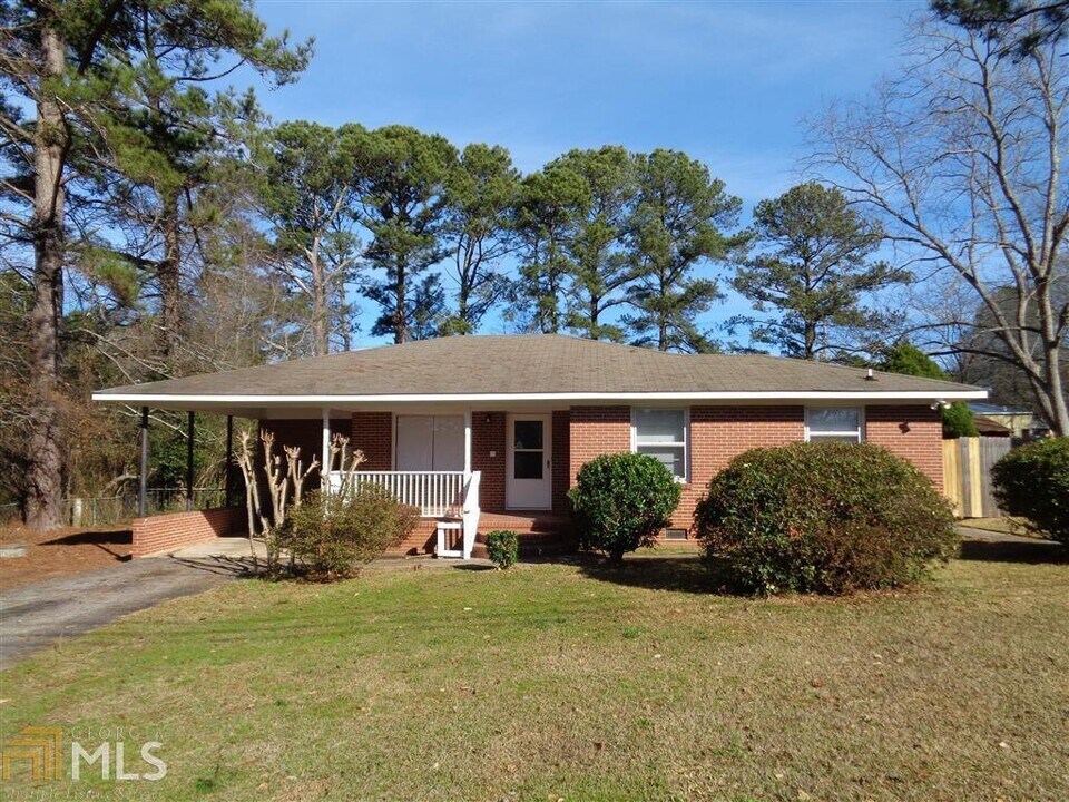 23 Wynn St in Newnan, GA - Building Photo