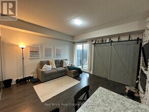 1280 Gordon St in Guelph, ON - Building Photo - Building Photo