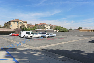 SANTIAGO in Orange, CA - Foto de edificio - Building Photo