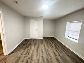 94 Eastern Ave, Unit 9 in Malden, MA - Foto de edificio - Building Photo