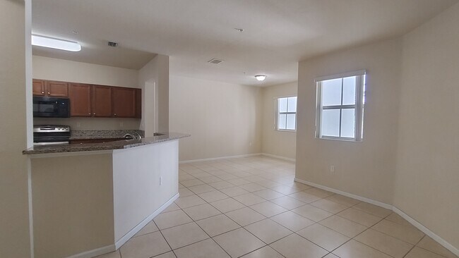 8620 NW 97th Ave in Medley, FL - Foto de edificio - Building Photo