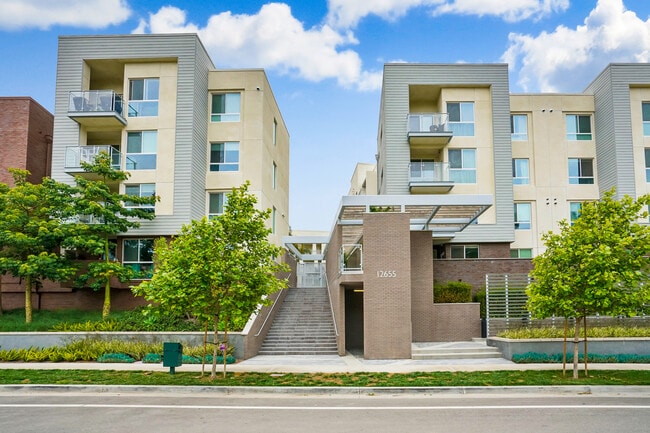 12656 Bluff Creek Dr, Unit 403