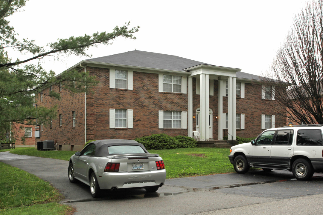 4218 N Church Way in Louisville, KY - Foto de edificio