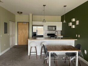 5570 Centre Ave, Unit 203 in Pittsburgh, PA - Building Photo - Building Photo