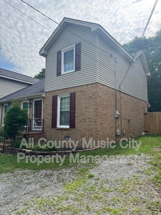3214 Lakeford Dr in Nashville, TN - Building Photo