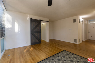 3330 S Sepulveda Blvd in Los Angeles, CA - Building Photo - Building Photo