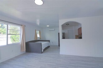 2126 NW 47th Terrace in Miami, FL - Building Photo - Building Photo