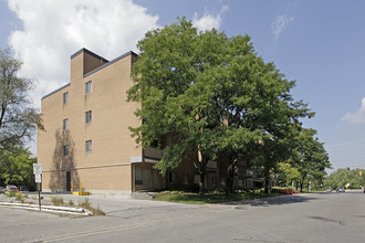 Cedar Hill Apartments in Richmond Hill, ON - Building Photo - Building Photo