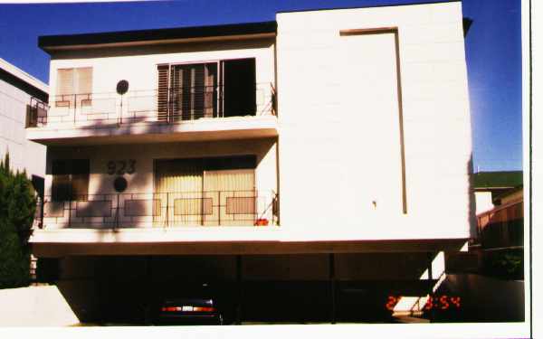 923 9th St in Santa Monica, CA - Building Photo