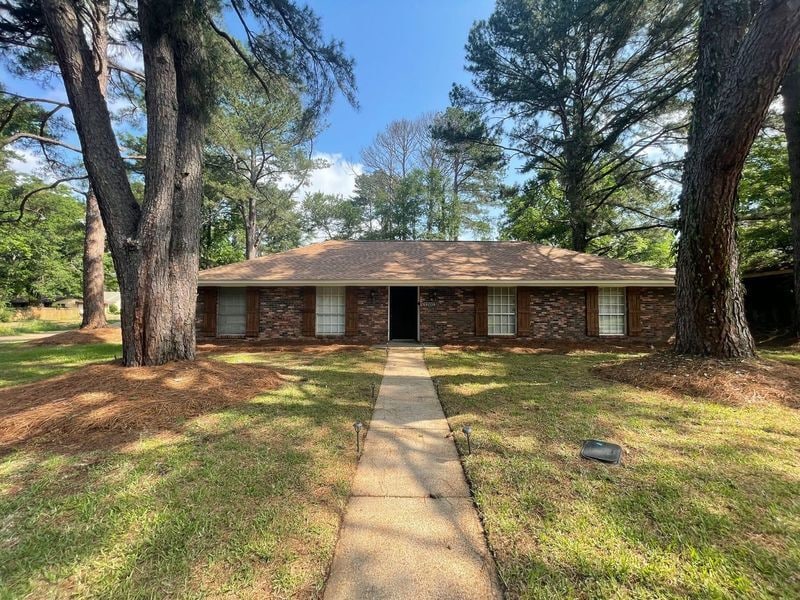1202 Ferncrest Dr in Jackson, MS - Building Photo
