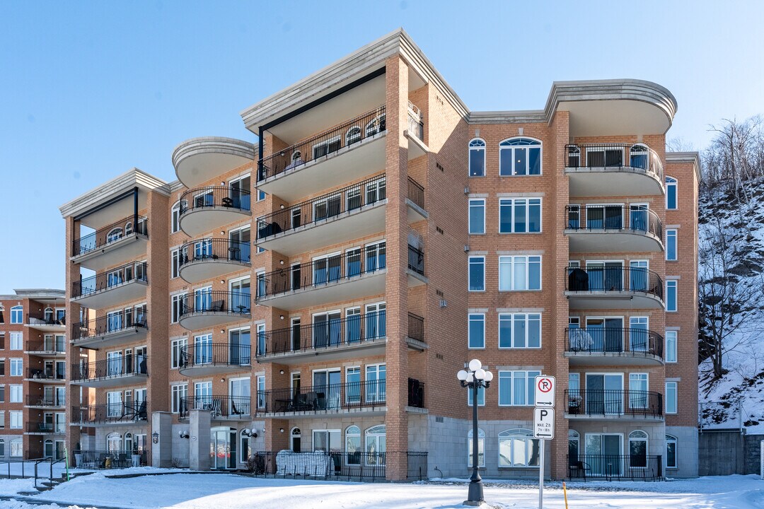 6250 Saint-Laurent St in Lévis, QC - Building Photo