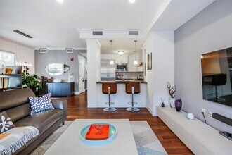 10 Byron Pl in Larchmont, NY - Building Photo - Building Photo