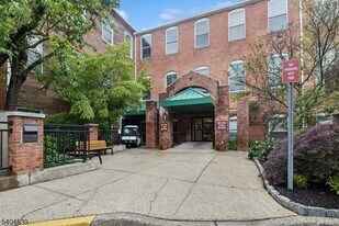 300 Main St in Little Falls, NJ - Building Photo