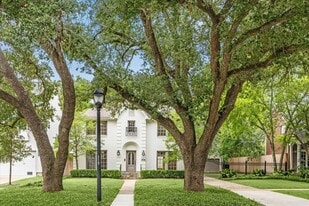 3014 University Blvd in West University Place, TX - Building Photo