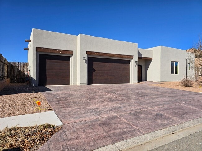 12 Pinon Doblado in Santa Fe, NM - Building Photo - Building Photo