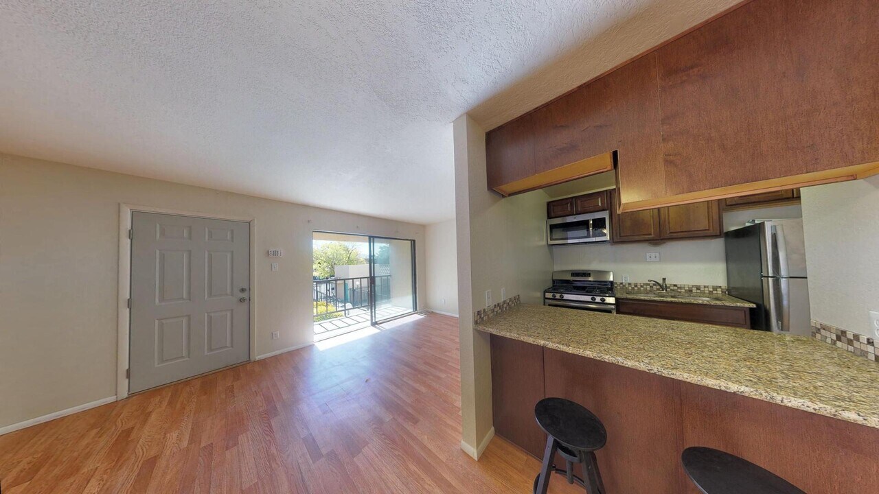 1025 Valencia Dr SE in Albuquerque, NM - Building Photo