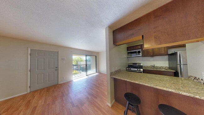 property at 1025 Valencia Dr SE