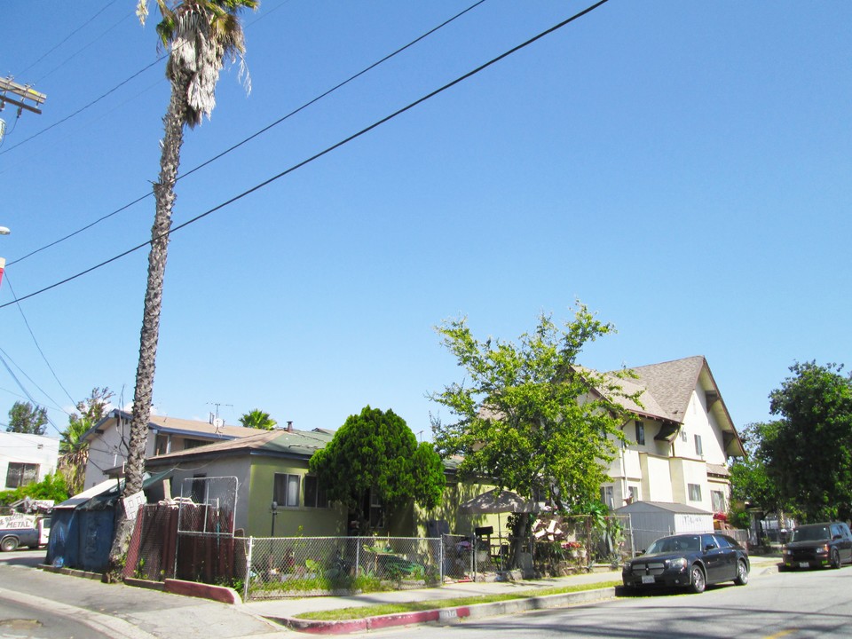 2028 Pennsylvania Ave in Los Angeles, CA - Building Photo