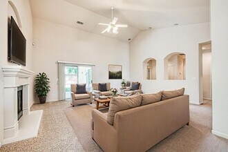 1138 E Royal Dornoch Ave in Fresno, CA - Building Photo - Building Photo