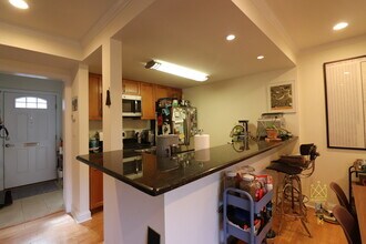 10 Sherman Rd in Chestnut Hill, MA - Building Photo - Building Photo