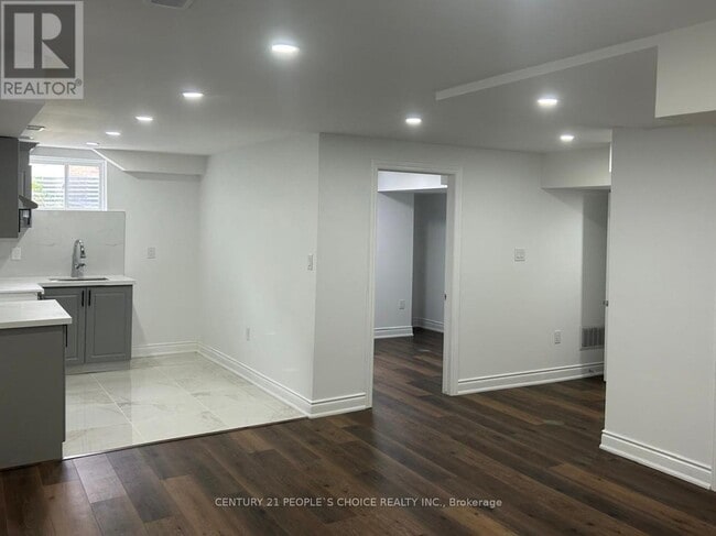 property at 66 Circus Cres