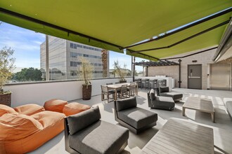 2729 Wilshire Blvd, Unit 6 in Santa Monica, CA - Building Photo - Building Photo
