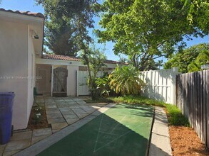 1152 Bayview Dr in Fort Lauderdale, FL - Building Photo - Building Photo