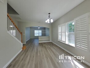582 Summer Breeze Dr N in Jacksonville, FL - Building Photo - Building Photo