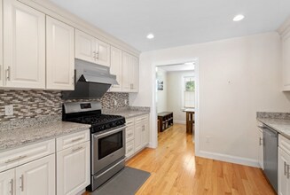 89 Ossipee Rd in Newton, MA - Building Photo - Building Photo