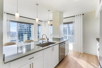Avalon Towers Bellevue in Bellevue, WA - Building Photo - Building Photo