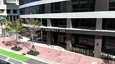 225 N Miami Ave, Unit 3502 in Miami, FL - Foto de edificio - Building Photo