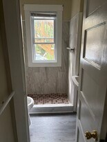 33 Holmes Ave in New Britain, CT - Building Photo