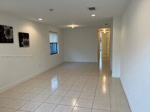 9952 NW 10th St in Miami, FL - Building Photo - Building Photo