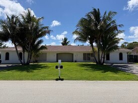 499 W Conference Dr, Unit North Side in Boca Raton, FL - Building Photo