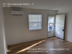 251 Rockingham Dr in Harrisonburg, VA - Foto de edificio - Building Photo