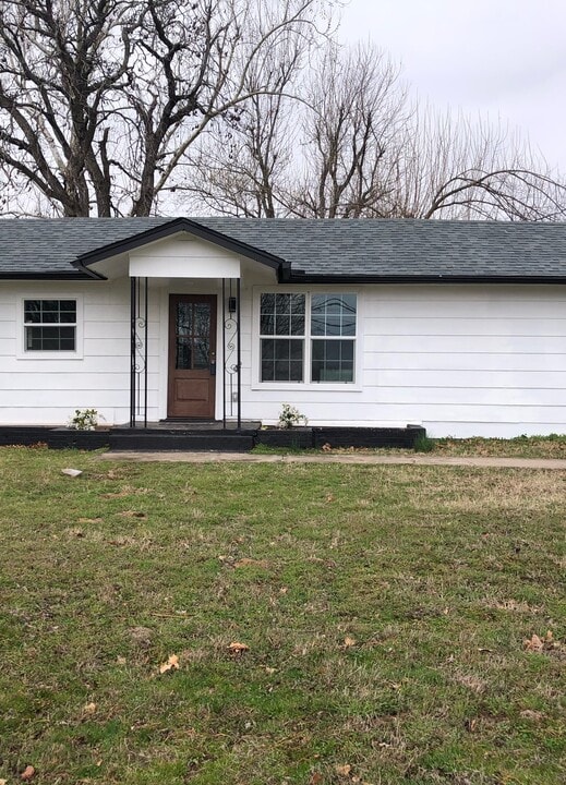 2667 N Choctaw Rd in Choctaw, OK - Building Photo