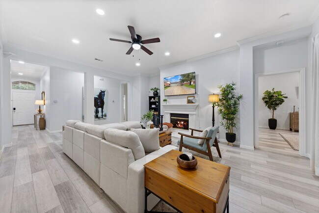 4835 Crown Dr in Grand Prairie, TX - Building Photo - Building Photo