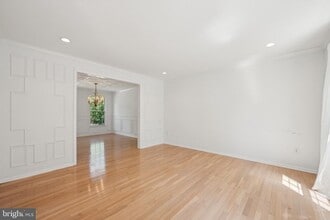 133 Europa Blvd in Cherry Hill Township, NJ - Building Photo - Building Photo